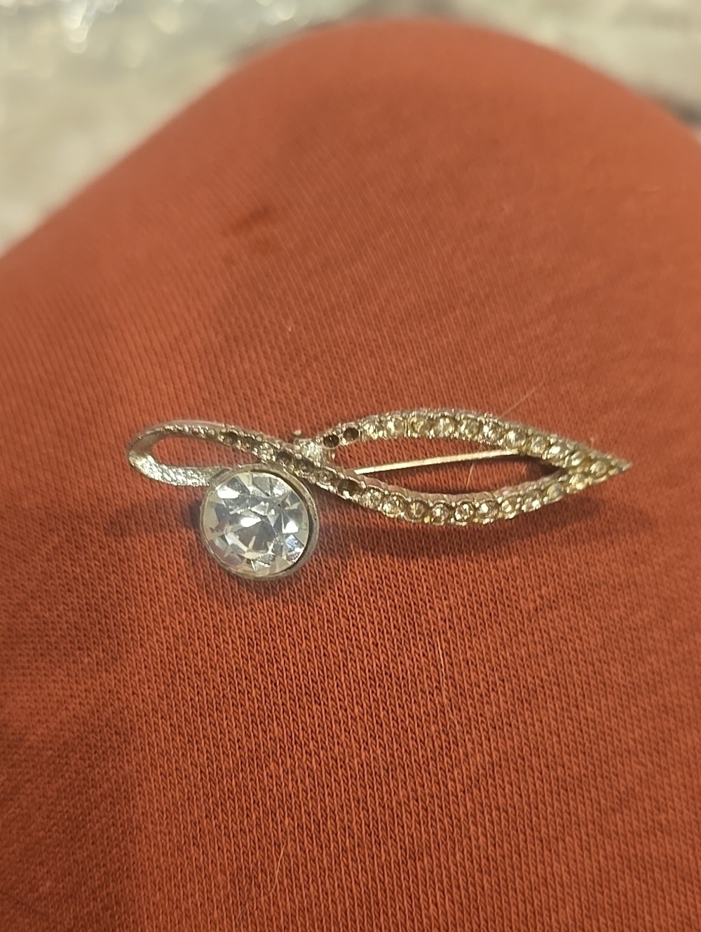 ❤️10/$13 Silver Crystal Accent Brooch - Clear